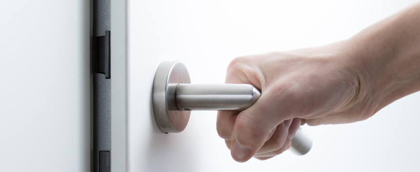 Shutting door